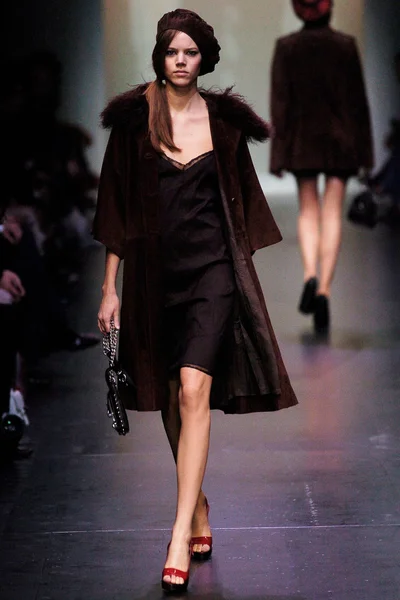 Look 16